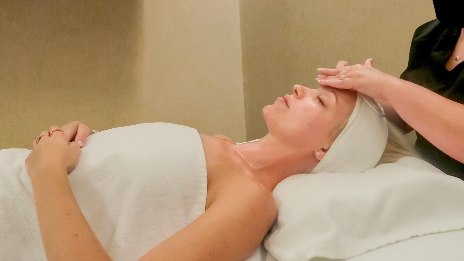 Luminous C And Sea Facial A Must Include Facial Spa Treatment To Pamper Yourself A Little More